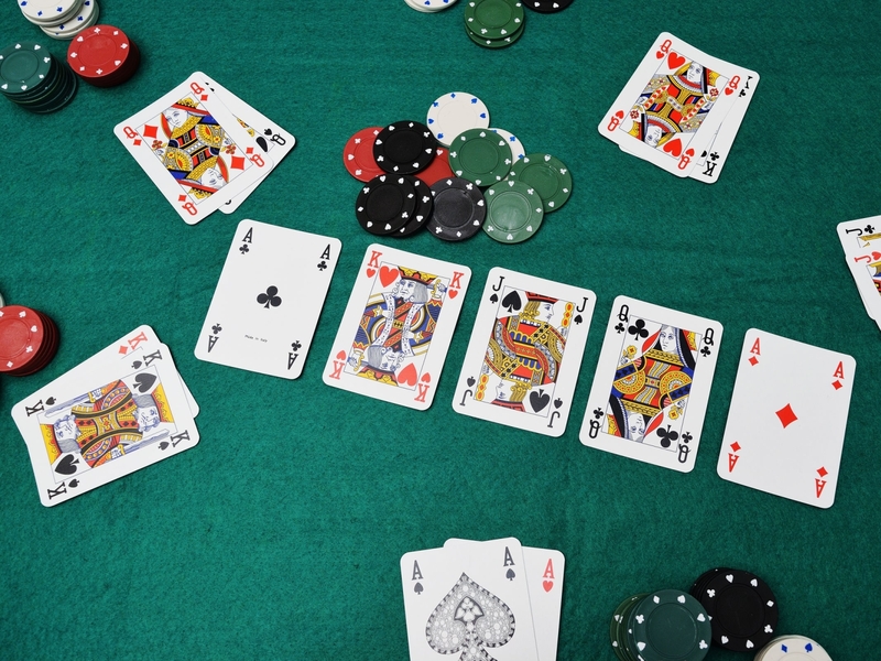 Sumvip giới thiệu game bài Poker ăn tiền