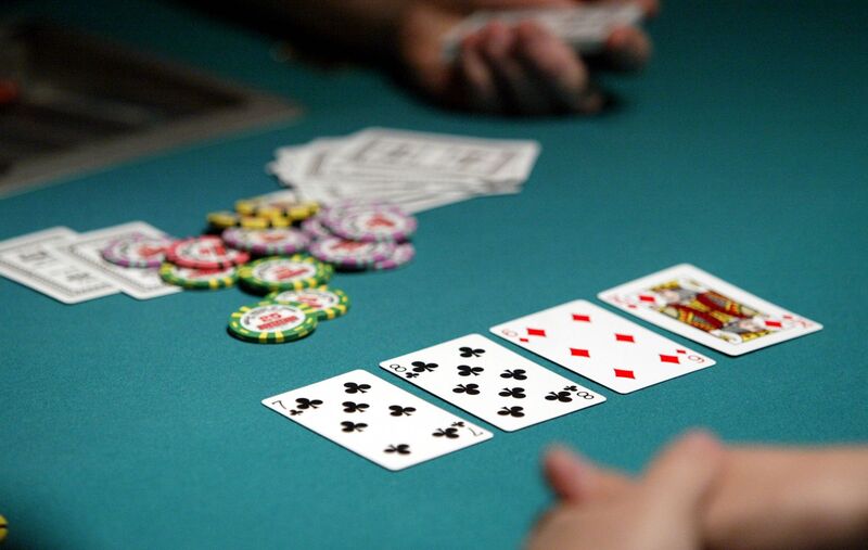 Hướng dẫn cách chơi bài Poker chuẩn từ cao thủ